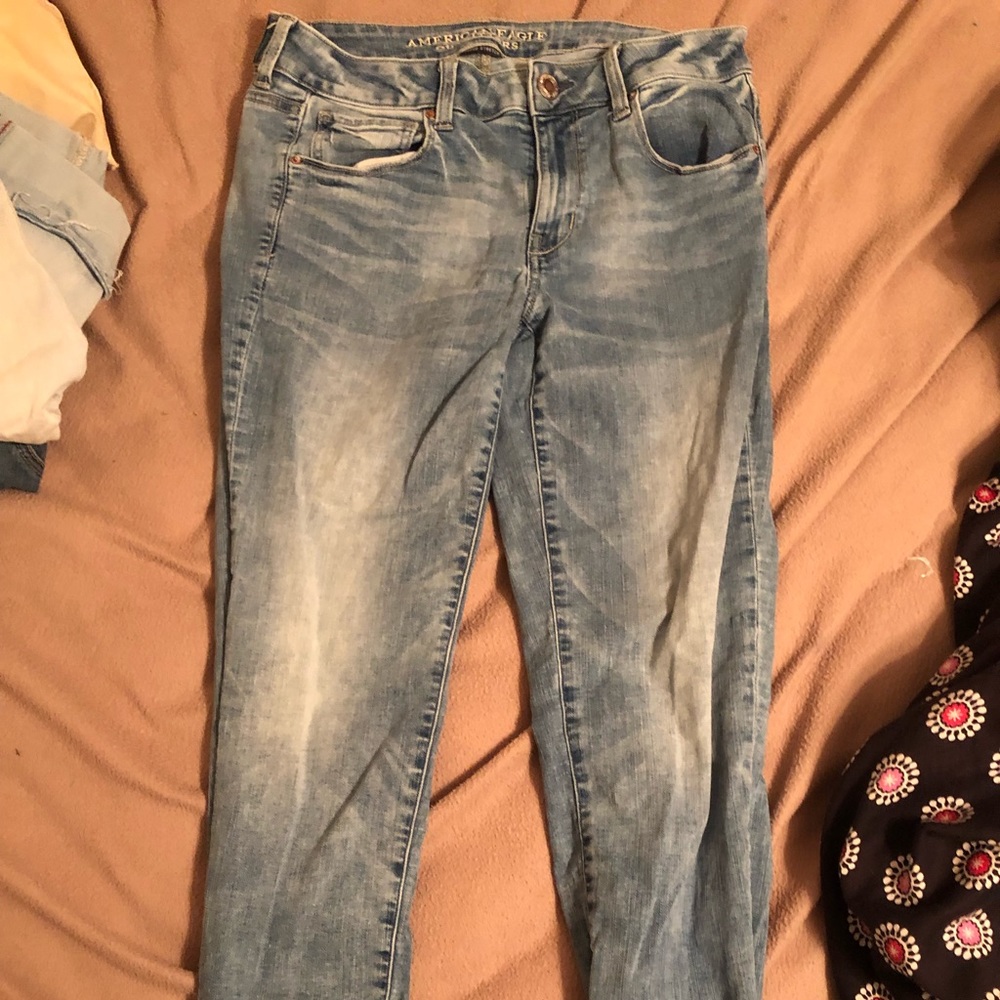 straight/skinny american eagle jeans size 10